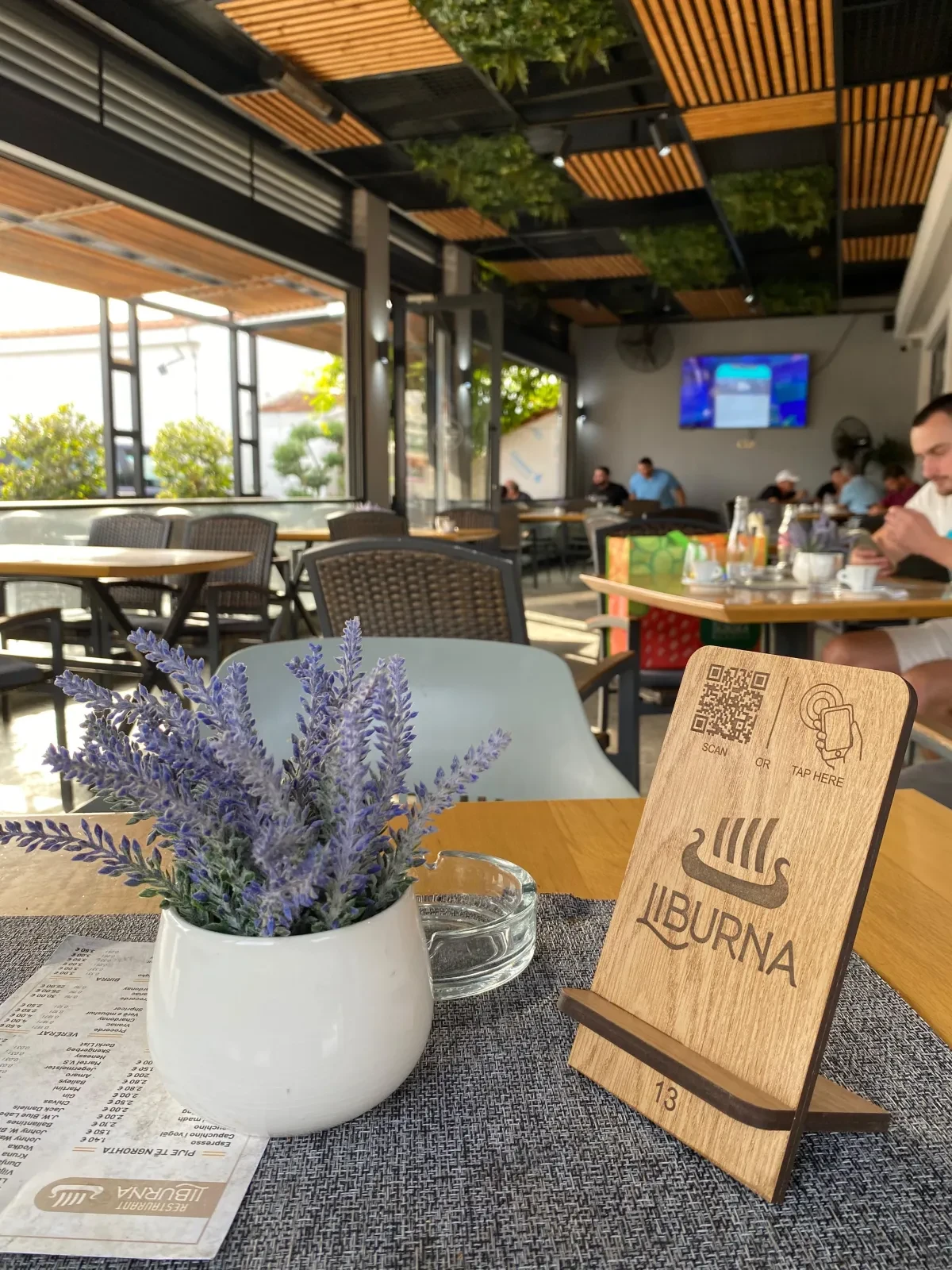 Postolje u restoranu